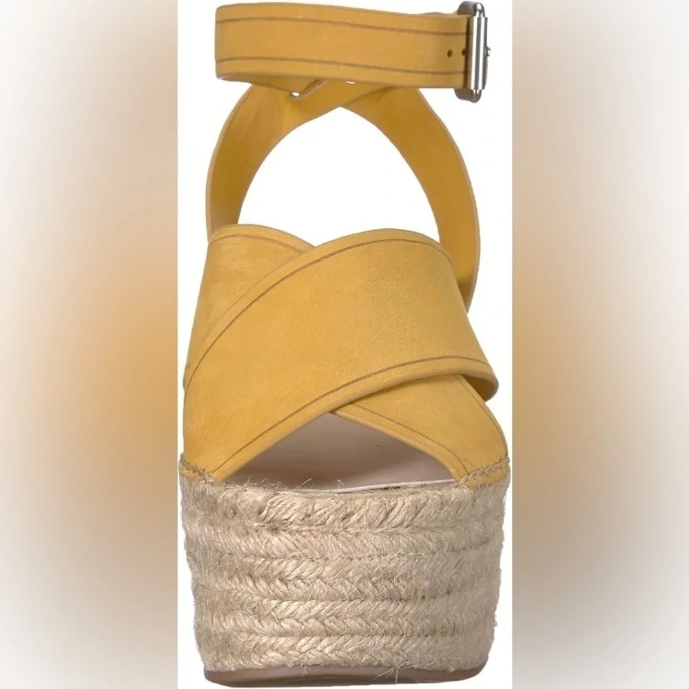 Dolce Vida Cassie Size 8.5 Honey Nubuck Vegan Leather Buckle Platform Sandals